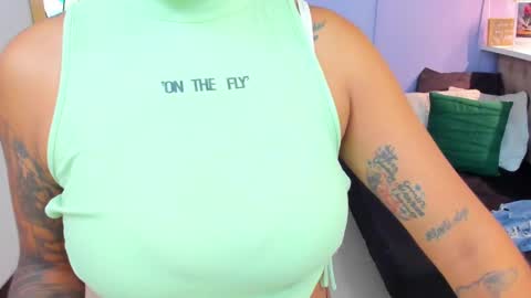 Snapshot of georgina_coule chatting on February 26, 12:05 pm Georgina Coule online show from February 26, 12:05 pm