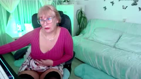 Ghertrudequeen online show from November 25, 6:01 am