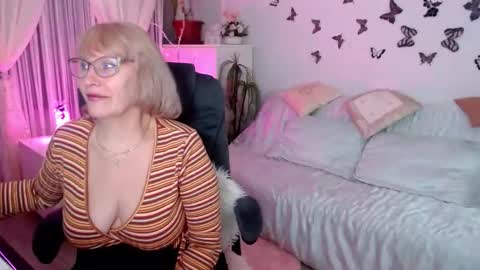 Ghertrudequeen online show from November 17, 4:04 am