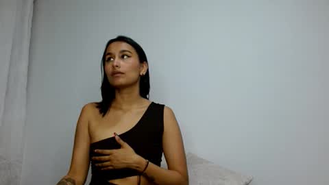 Snapshot of gia_lee10 chatting on September 23, 6:29 am Gia Lee online show from September 23, 6:29 am