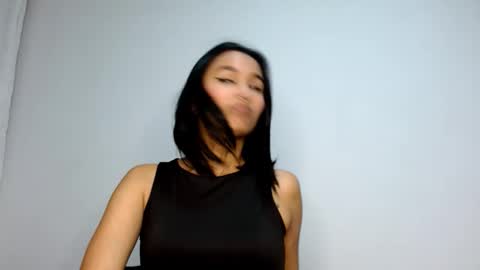 Snapshot of gia_lee10 chatting on October 13, 3:19 am Gia Lee online show from October 13, 3:19 am