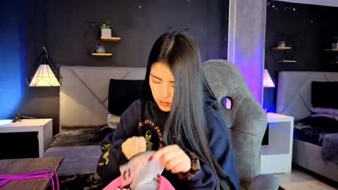 Gia online show from November 6, 1:47 pm