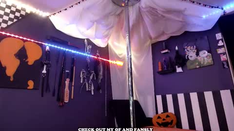 Giggles online show from November 13, 4:53 pm