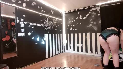 Snapshot of gigglemethis22 chatting on October 11, 11:30 pm Giggles online show from October 11, 11:30 pm