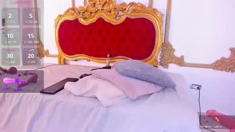 Gigi  online show from October 31, 4:18 pm