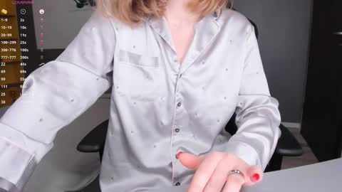 gigihadd online show from February 25, 6:11 pm