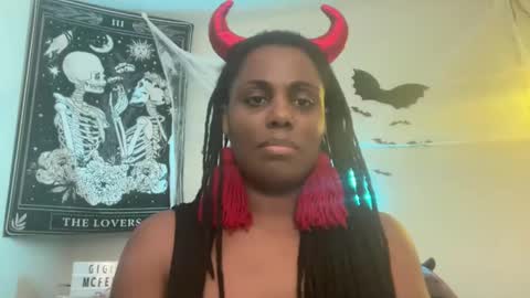 Snapshot of gigimcfee chatting on October 29, 7:32 am G Money online show from October 29, 7:32 am