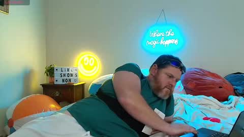 Snapshot of gigimcfee chatting on September 18, 4:16 am G Money online show from September 18, 4:16 am