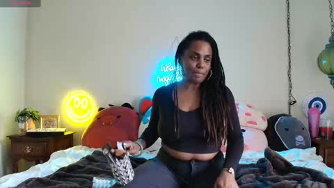 Snapshot of gigimcfee chatting on September 23, 9:32 pm G Money online show from September 23, 9:32 pm