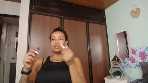 Snapshot of gigimiler8 chatting on December 5, 7:44 pm Sharlotte online show from December 5, 7:44 pm
