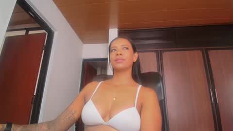 Snapshot of gigimiler8 chatting on September 22, 8:46 pm Sharlotte online show from September 22, 8:46 pm