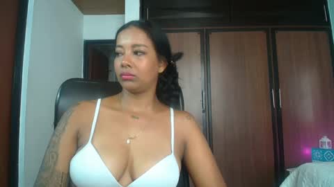 Snapshot of gigimiler8 chatting on September 19, 10:02 pm Sharlotte online show from September 19, 10:02 pm