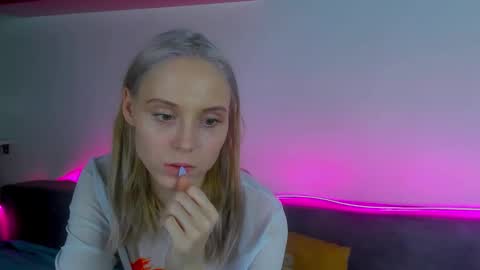 Gina online show from December 5, 11:30 am