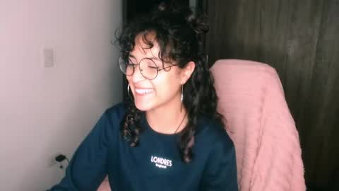 giny_bean online show from May 1, 12:15 am