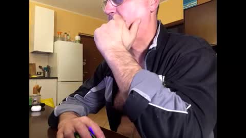 giovanni_1964 online show from October 19, 4:50 am