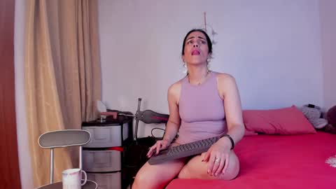 Girasol Walton online show from February 8, 10:18 am