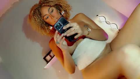 Snapshot of girl_in_black chatting on October 9, 10:59 pm Nikka Gadavida online show from October 9, 10:59 pm