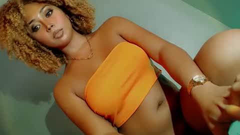 Snapshot of girl_in_black chatting on February 20, 12:30 am Nikka Gadavida online show from February 20, 12:30 am