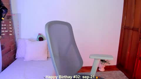 Snapshot of girl_inline chatting on September 10, 12:00 am girl_inline online show from September 10, 12:00 am