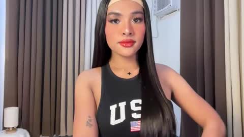 queen ronna online show from May 4, 11:11 pm