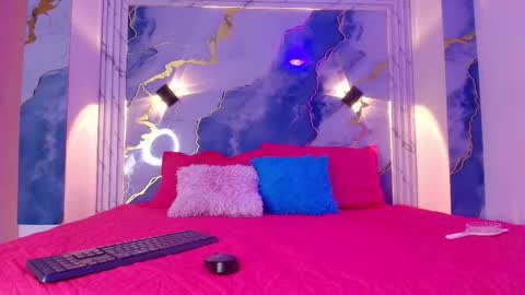 eleanor and celeste online show from November 18, 3:09 am