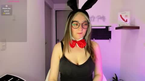 Maze    Thumbs up online show from October 31, 7:36 pm