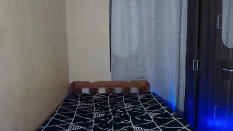 Mynameisenise online show from December 1, 4:32 pm