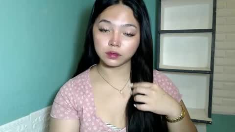 Rhaine online show from November 10, 6:43 pm