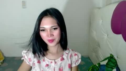 Snapshot of girlthatyouwantxx chatting on October 28, 8:15 am Divine online show from October 28, 8:15 am