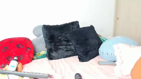 Snapshot of gisel6playful chatting on February 13, 7:35 am Gissel6playful online show from February 13, 7:35 am