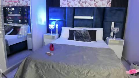     online show from February 11, 11:25 am