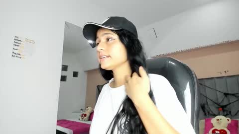 Snapshot of giselle_roldan chatting on October 16, 4:23 am GISELLE ROLDAN online show from October 16, 4:23 am