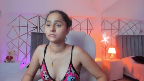 Snapshot of giselle_roldan chatting on February 25, 3:09 pm GISELLE ROLDAN online show from February 25, 3:09 pm