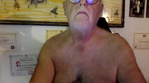 giutomma930394 online show from October 13, 10:34 pm