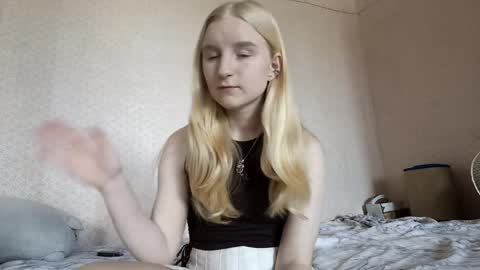 Laura online show from April 10, 11:04 am