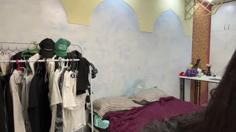 Mia online show from April 9, 10:43 am