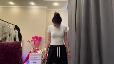 Mia online show from March 18, 10:54 am