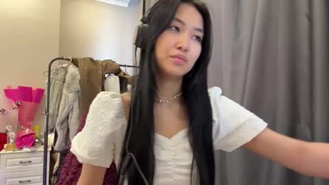 Mia online show from March 24, 9:37 am