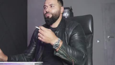 Matthew .. for short call me Matt online show from October 5, 1:36 am