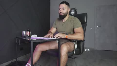 Matthew .. for short call me Matt online show from November 10, 4:59 am