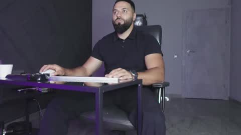 Matthew .. for short call me Matt online show from September 30, 8:52 pm