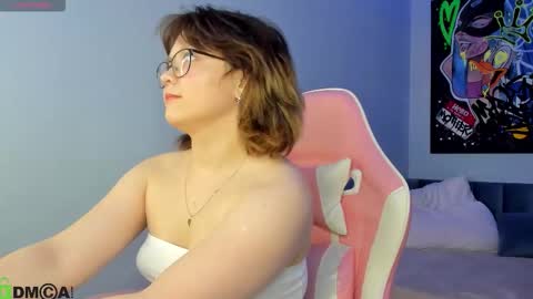 glimmer_goddesss online show from September 17, 8:29 am