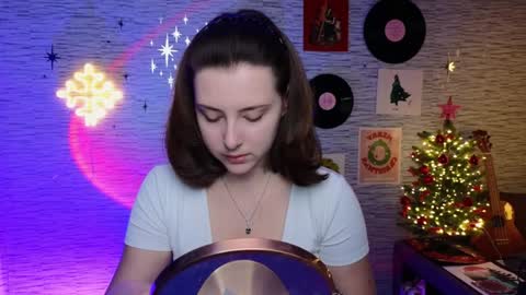 Snapshot of glo_lo chatting on January 16, 7:28 am Bye everybody Ill be online Monday December 2nd Saturday and Sunday off online show from January 16, 7:28 am