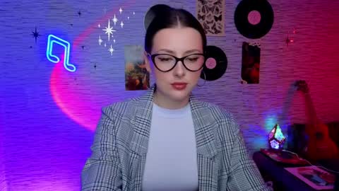 Snapshot of glo_lo chatting on February 5, 10:30 am Bye everybody Ill be online Monday December 2nd Saturday and Sunday off online show from February 5, 10:30 am