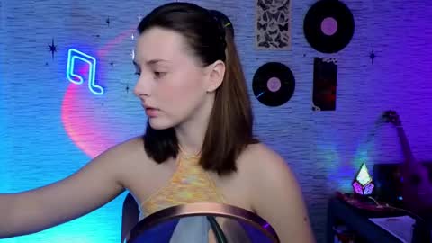 Snapshot of glo_lo chatting on February 25, 7:42 am Bye everybody Ill be online Monday December 2nd Saturday and Sunday off online show from February 25, 7:42 am