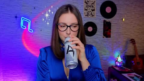 Snapshot of glo_lo chatting on January 31, 9:48 am Bye everybody Ill be online Monday December 2nd Saturday and Sunday off online show from January 31, 9:48 am