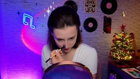 Snapshot of glo_lo chatting on January 30, 8:32 am Bye everybody Ill be online Monday December 2nd Saturday and Sunday off online show from January 30, 8:32 am