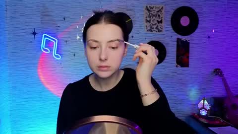 Snapshot of glo_lo chatting on February 20, 7:45 am Bye everybody Ill be online Monday December 2nd Saturday and Sunday off online show from February 20, 7:45 am