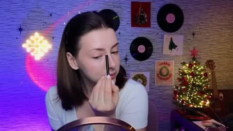 Snapshot of glo_lo chatting on January 15, 7:15 am Bye everybody Ill be online Monday December 2nd Saturday and Sunday off online show from January 15, 7:15 am