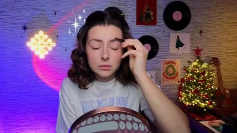 Snapshot of glo_lo chatting on December 26, 6:41 am Bye everybody Ill be online Monday December 2nd Saturday and Sunday off online show from December 26, 6:41 am